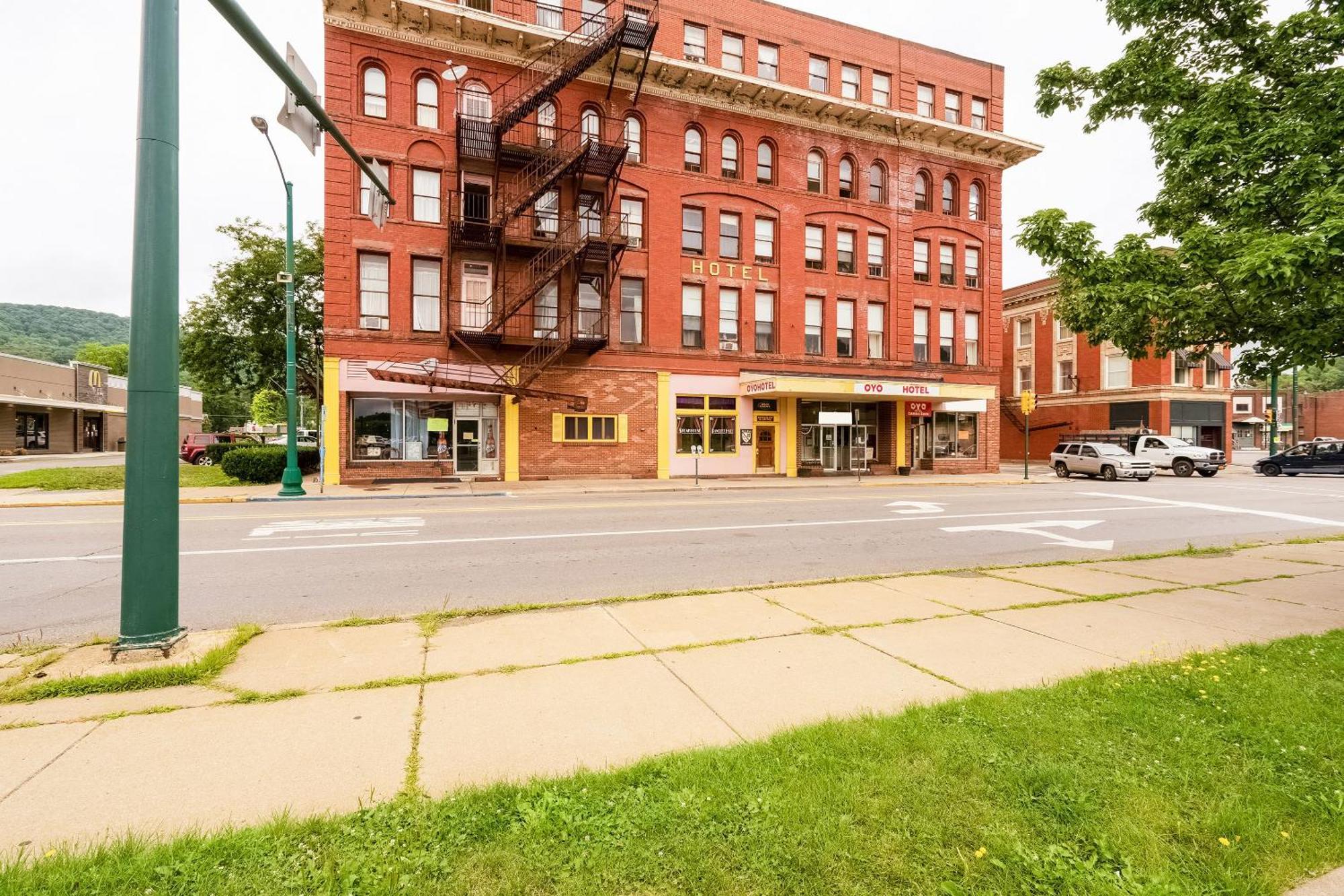 Oyo Hotel Bradford Main St Pa Exteriör bild