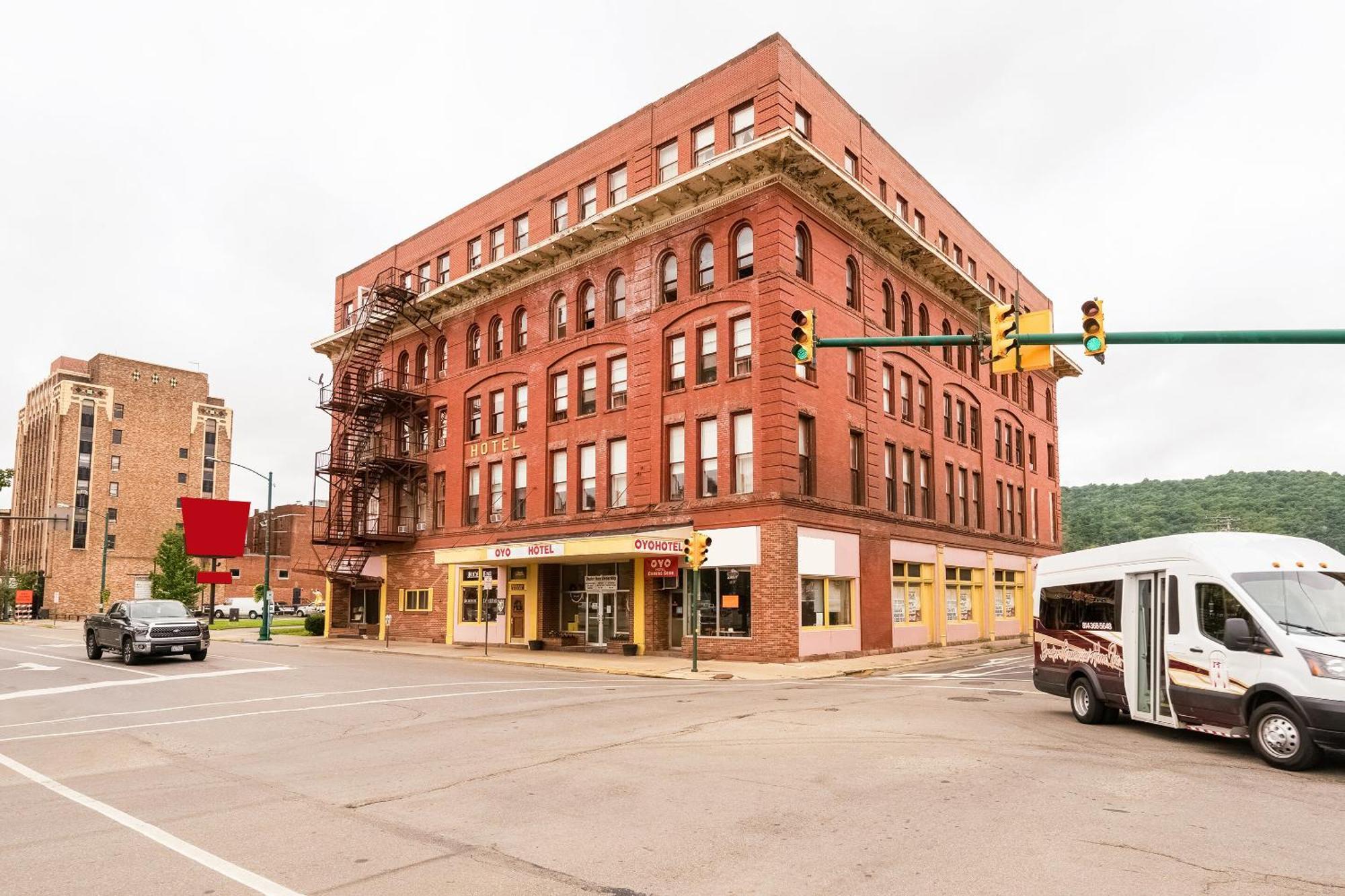 Oyo Hotel Bradford Main St Pa Exteriör bild